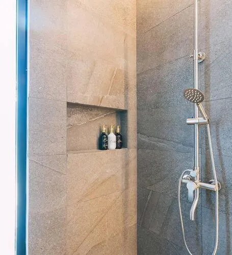 Nirav 2 Bedrooms 1 Bedroom Mezzanine فيلة *
