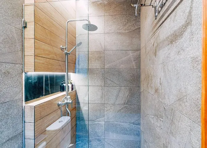 فيلة Nirav 2 Bedrooms 1 Bedroom Mezzanine أُلُواتو