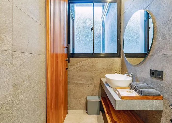 فيلة Nirav 2 Bedrooms 1 Bedroom Mezzanine *